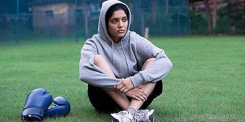 காட்டுத்தனமாக பாக்சிங் செய்த ரித்திகா சிங்: வீடியோ