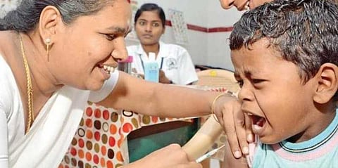 பள்ளிகளில் சேர தடுப்பூசி கட்டாயம்: கேரள அரசு அதிரடி