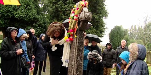 பென்னிகுவிக் கல்லறை இடிக்கப்படுவதா?: பொங்கி எழுந்த தமிழர்