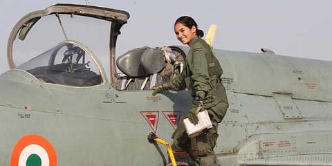 முதல் பெண் பைலைட் அவானி சதுர்வேதி பற்றி சில தகவல்கள்