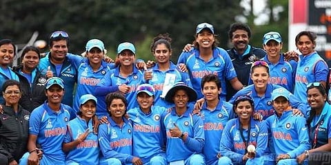 தென்னாப்பிரிக்காவை வீழ்த்தி தொடரை வென்றது இந்திய மகளிர் அணி