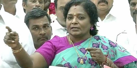 பிரதமர் விழாவுக்கு தாமதமாக வந்த தமிழிசை: போலீஸார் வாக்குவாதம்