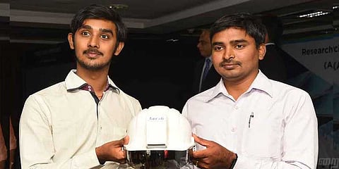 கொளுத்துற வெயிலா நோ டென்ஷன்: வந்தாச்சு ஏசி ஹெல்மெட்!