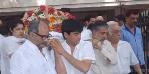 ஸ்ரீதேவியின் உடல் ஒப்படைப்பு: அடுத்தது எம்பாமிங்!