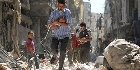 குழந்தைகளின் உயிரை பதம் பார்க்கும் குண்டுகள்: சிரியாவில் நடக்கும் கொடூரம்