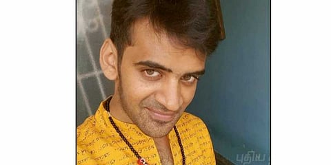 ரத்தம் வடிந்த புகைப்படத்துடன் ஃபேஸ்புக்கில் பதிவிட்ட மதுரை இளைஞர்