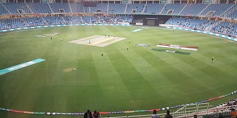 பாக். கிரிக்கெட் லீக்: வெறிச்சோடிய ஸ்டேடியம், விளாசும் ரசிகர்கள்!