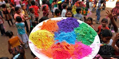 இயற்கையின் மாற்றத்தை வரவேற்கும் "ஹோலி"