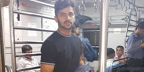 ரயிலில் பயணிக்கும் இந்திய கிரிக்கெட் வீரர்