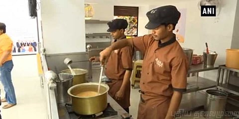 டீ விற்று ரூ.12 லட்சம் சம்பாதிக்கும் நவ்நாத்: புனேயில் ஓர் ஆச்சரிய வியாபாரி!