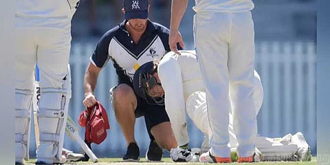 அப்போட் மீண்டும் மிரட்டல் ’பவுன்ஸ்’: ஆஸி.இளம் வீரர் படுகாயம்!