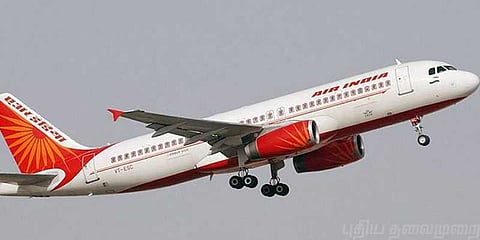 மகளிரை போற்றும் வகையில் பெண்களை கொண்டு விமானம் இயக்கம்