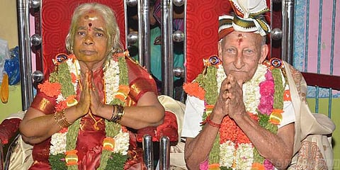 91 வயதில் திருமணக்கோலம் கொண்ட தம்பதிகள்: மெய்சிலிர்த்த மக்கள்!