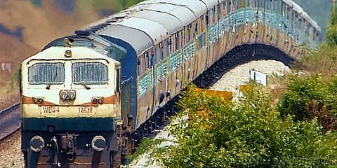 ரயில்வேயில் 885 காலிப்பணியிடங்கள்: உடனே விண்ணப்பிக்கலாம்!