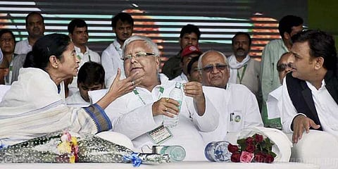 முரண்பாடுகளின் முகமா மூன்றாவது அணி?: சண்டைகளை மறந்து சமாதானம் ஆகுமா கட்சிகள்?