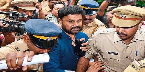 வன்கொடுமை வீடியோ காட்சிகளை வழங்கவேண்டும்: நடிகர் திலீப் உயர்நீதிமன்றத்தில் மனு