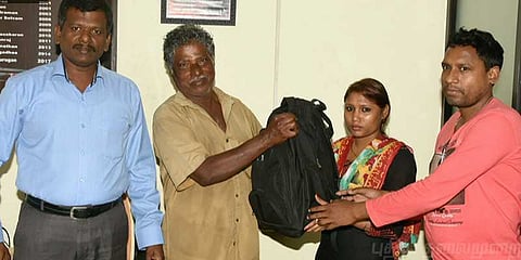 பணத்தை தவறவிட்டவரிடம் பாதுகாப்பாக ஒப்படைத்த ஆட்டோ ஓட்டுநர்