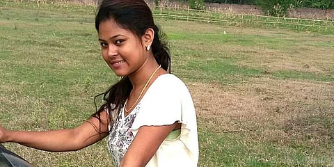 ஓவர் பிரஷர்.. உயிரை மாய்த்துக் கொண்ட நடிகை