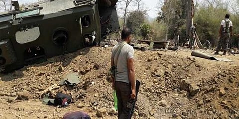 கண்ணி வெடித்தாக்குதல் - 9 சிஆர்பிஎஃப் வீரர்கள் உயிரிழப்பு