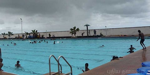 நீச்சல் குளத்தில் தவறி விழுந்த நபர் உயிரிழப்பு