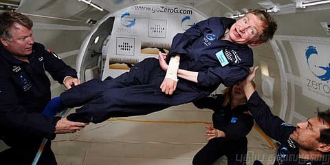 நாற்காலியில் அமர்ந்தே விஞ்ஞானத்தை ஆண்ட ஸ்டீபன் ஹாக்கிங்..!