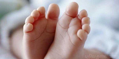 சென்னையில் தாயின் கவனக்குறைவால் 2-வது மாடியிலிருந்து கீழே விழுந்து குழந்தை பலி