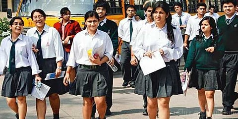 சிபிஎஸ்இ 12ம் வகுப்பு பொதுத்தேர்வு வினாத்தாள் லீக்கானது..!