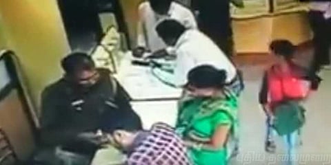 வங்கியில் ரூ.3 லட்சம் திருட்டு: சிசிடிவி கேமராவில் சிக்கிய 12 வயது சிறுவன்