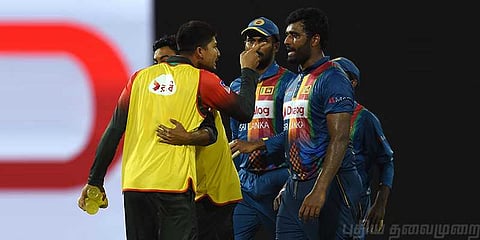 மைதானத்துக்குள் மோதிய பங்களாதேஷ் வீரர்கள்! டிரெஸ்சிங் ரூம் கண்ணாடி உடைப்பு!