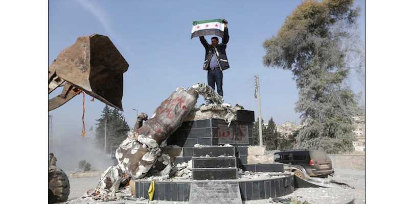 அப்ரினை கைப்பற்றியது துருக்கி ராணுவம்: குர்திஷ் பாரம்பரிய சிலை தகர்ப்பு