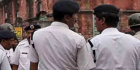 இறந்து போன அம்மாவின் சடலத்துடன் வசித்த மகன் கைது!