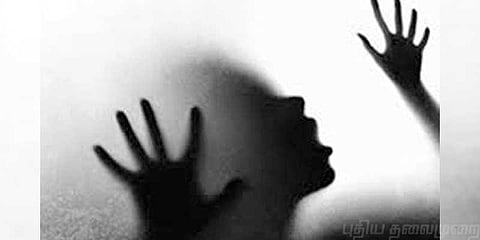 கணவன் கண் முன்னே மனைவிக்கு நேர்ந்த கொடூரம்