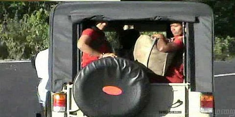 வேகமாக செல்லும் ஜீப்புகளால் விபத்து அபாயம் !