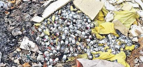 டன் கணக்கில் கொட்டப்படும் கேரள மருத்துவ கழிவுகள் ; கண்டு கொள்ளாத அதிகாரிகள்