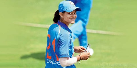 மளிகைக் கடையில் இருந்து கிரிக்கெட்டுக்கு... இது ராதாவின் கதை!