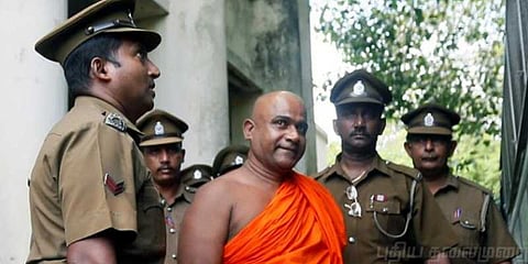 இலங்கையில் முஸ்லிம்கள் தாக்கப்பட்டபோது வேடிக்கை பார்த்த போலீஸ்?