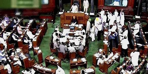 அதிமுக- காங்கிரஸ் இடையே மக்களவையில் கடும் மோதல்