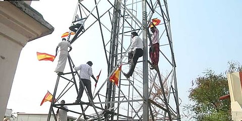 செல்போன் கோபுரத்தில் ஏறி 14 பேர் போராட்டம்!