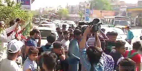 சிபிஎஸ்இ வினாத்தாள் வெளியான விவகாரம்: மாணவர்கள், பெற்றோர் முற்றுகைப் போராட்டம்