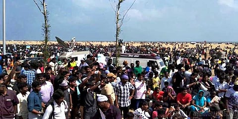 மெரினாவில் வந்து மக்கள் போராட நினைப்பது ஏன்?