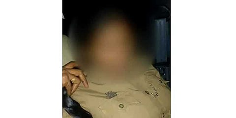 இரவு பணியின் போது காவலர் செய்ய கூடிய காரியமா இது... அதிர்ச்சி வீடியோ...