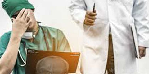 காமெடியை நிஜமாக்கிய டாக்டர்கள்: வயிற்று வலி பெண்ணுக்கு சிறுநீரக ஆபரேஷன்!