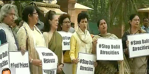 பல்வேறு கோரிக்கை, பல்வேறு கட்சிகள்; சோனியா தலைமையில் போராட்டம்