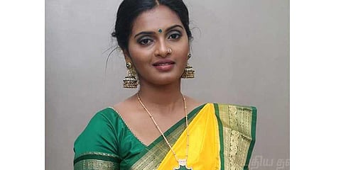 எக்ஸாம் முடிஞ்சு, விட்டாச்சு லீவு: ’மதுர வீரன்’ மீனாட்சி மகிழ்ச்சி