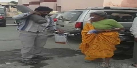 வராத ஆம்புலன்ஸ்... ஆக்ஸிஜன் மாஸ்க் அணிந்த தாய்... தோளில் சிலிண்டருடன் மகன்..