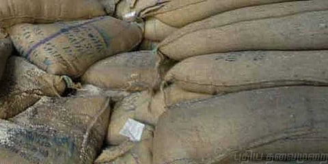 டன் கணக்கில் கேரளாவிற்கு கடத்தப்பட்ட ரேஷன் அரிசி!