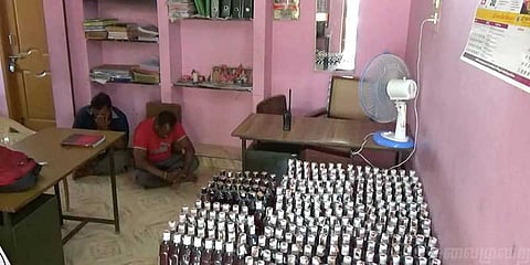 திருட்டுத்தனமாக மதுபானங்கள் கடத்தல்; மடக்கிப்பிடித்த காவல்துறை