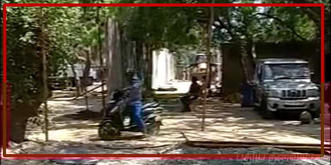 மோடி வருகைக்காக இடிக்கப்பட்ட ஐஐடி வளாக சுவர்