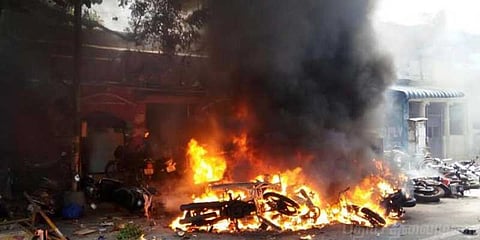 ஜல்லிக்கட்டு போராட்டத்தில் காவலர்கள் தீ வைத்தது உண்மையா?: ஆணையர் விளக்கம்