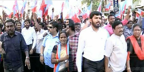 சேப்பாக்கம் மைதானத்தை நோக்கி விடுதலைச் சிறுத்தைகள் திடீர் பேரணி